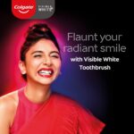 Colgate Visible White O2 Manual Toothbrush for adults- 2 Pcs, Helps prevent Bad Breath, Cavities, Enamel & Gum Problems - Image 6